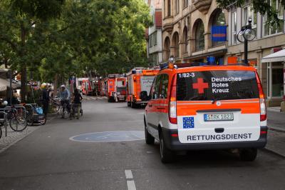 Brand auf dem Dach der Zentralen Bussgeldstelle in Stuttgart